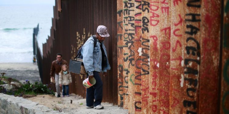 ¡ENTERATE! Costo del muro oscilan en entre 14 mil y 20 mil millones de dólares 1 ¡ENTERATE! Costo del muro oscilan en entre 14 mil y 20 mil millones de dólares