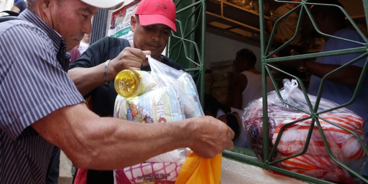 ¡IMPELABLE! Esto es lo que trae la Bolsa del CLAP y su verdadero precio 1 ¡IMPELABLE! Esto es lo que trae la Bolsa del CLAP y su verdadero precio