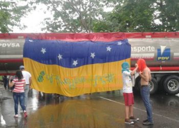 ¡La Nueva Moda del Terrorismo Venezolano! Secuestran gandola en Barinas (+Foto)