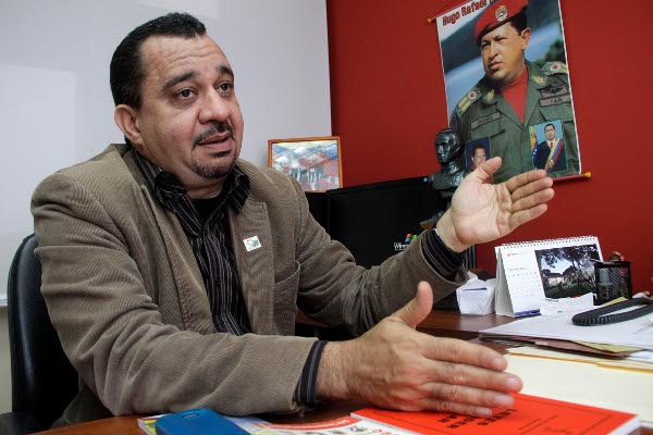 ¡Financiando el Terrorismo! Entérate del Platal que hay destinado para prender las calles de Venezuela (+Muchos Verdes directo del Imperio) 2 Diputado-Julio-Chavez