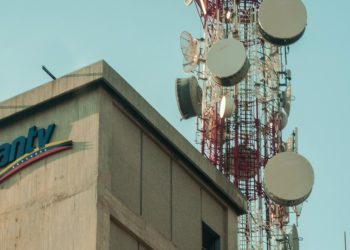 En Maracay grupos violentos atacaron sede de Cantv (+12 mil familias afectadas)