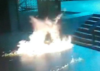 ¡Lo volvieron a hacer! «Pacíficos» de la oposición atacan estación del sistema Metro de Caracas (+Molotov)