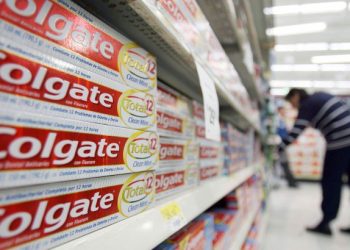 Gobierno asume empleados de empresas paralizadas