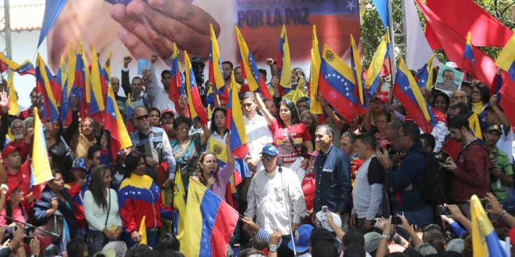 300 Candidat@s fueron juramentados a la ANC por el municipio Libertador (+Comando de campaña Zamora 200) 1 300 Candidat@s fueron juramentados a la ANC por el municipio Libertador (+Comando de campaña Zamora 200)