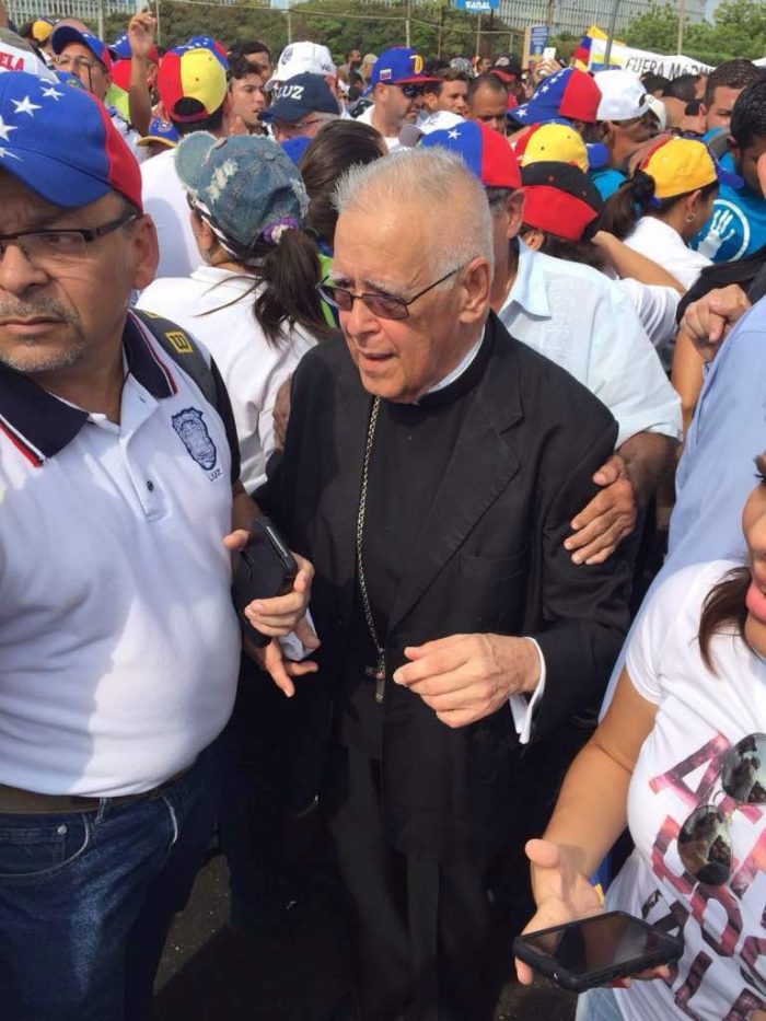 Por la señal (pero no de la santa cruz) la CEV ex profeso equivoca su papel 2 Foto Arzobispo Lükert