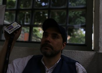 ¡Casi lo Queman! Periodista de Globovisión salvado por GNB y personal de VTV 8 ¡Casi lo Queman! Periodista de Globovisión salvado por GNB y personal de VTV