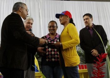 ¡Protección a la producción! Gobierno Nacional entrega 227 créditos a comercios atacados por la derecha