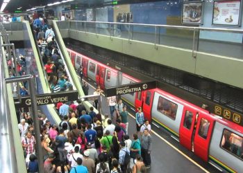 ¡Caos! Explosiones en el Metro de Caracas (+Tuits)