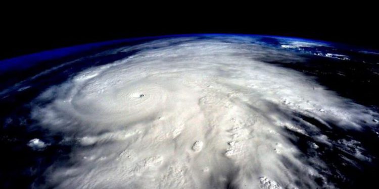 ¿Próximo desastre natural? Irma pierde fuerza en su trayectoria hacia el Caribe (+Video)