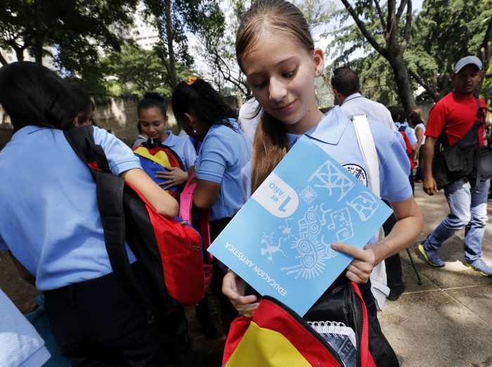 Más de 2 millones de estudiantes de educación media iniciaron periodo escolar 2017 - 2018 (+Galería fotográfica) 7 Foto: AVN (Henry Tesara)