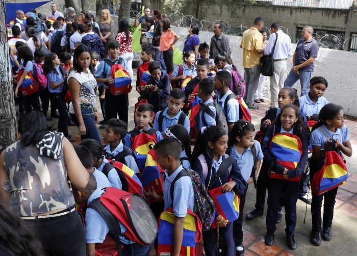 Más de 2 millones de estudiantes de educación media iniciaron periodo escolar 2017 - 2018 (+Galería fotográfica) 6 Foto: AVN (Henry Tesara)