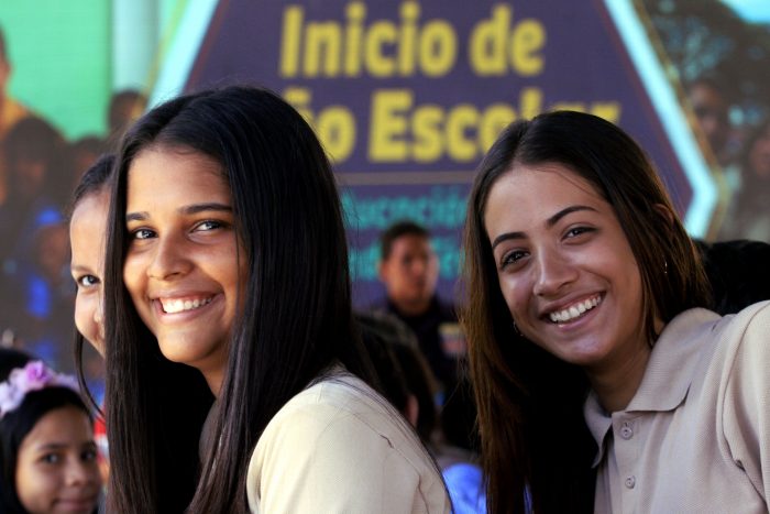 Más de 2 millones de estudiantes de educación media iniciaron periodo escolar 2017 - 2018 (+Galería fotográfica) 3 Foto: AVN (Gregorio Terán)