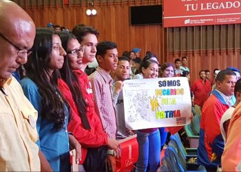 El gobierno apoya a los jóvenes con becas
