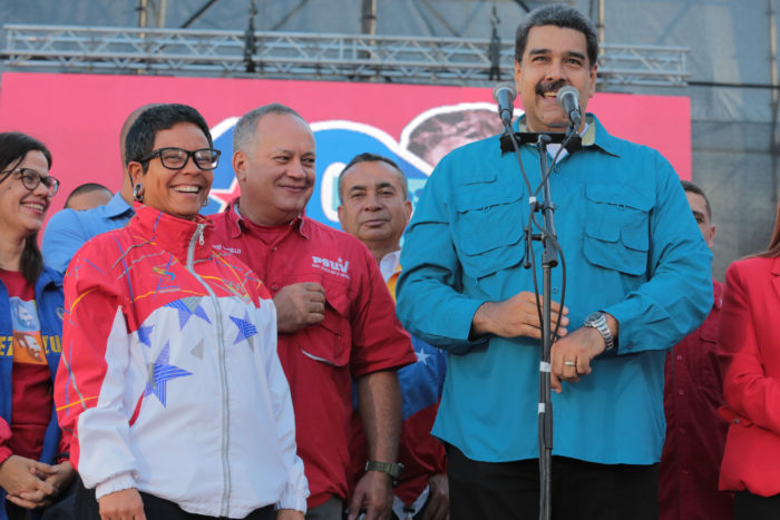 Nicolás Maduro: A más sanciones, más elecciones 2 006_fb2375_1516748851