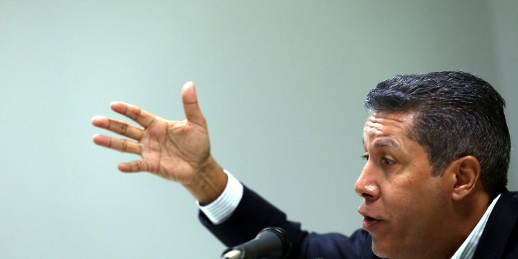 Falcón, del oportunismo pseudo chavista al entreguismo neoliberal y colonialista 1 Falcón, del oportunismo pseudo chavista al entreguismo neoliberal y colonialista