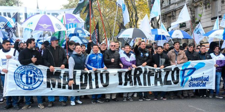 Multitudinaria manifestación contra Macri y el FMI 1 Multitudinaria manifestación contra Macri y el FMI