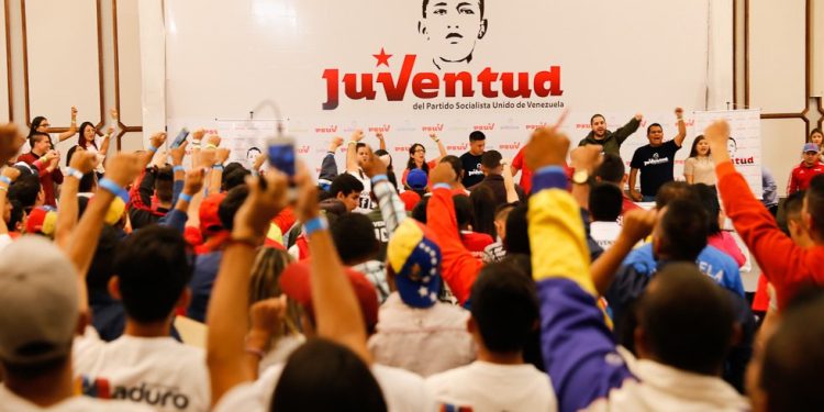 Maduro propone a jóvenes para Concejos Municipales 1 Maduro propone a jóvenes para Concejos Municipales