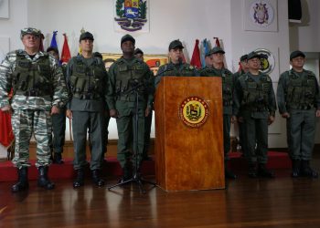 Ministro Padrino López: Aquellos que pretendan instalarse por vías antidemocráticas no contarán con la FANB