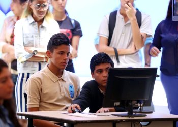 Juventud, tecnologías de la Información y transnacionales