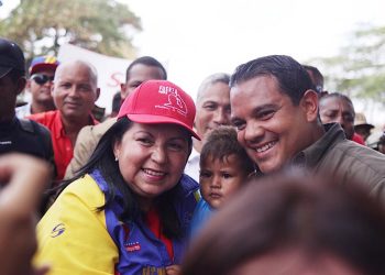 Falcon se lleno de pueblo Valiente.