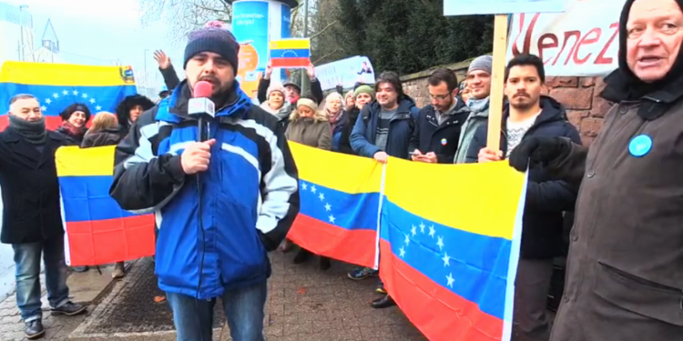 Pueblo de Frankfurt se manifiesta favor de Maduro frente al consulado de Estados Unidos en Alemania 1 Pueblo de Frankfurt se manifiesta favor de Maduro frente al consulado de Estados Unidos en Alemania