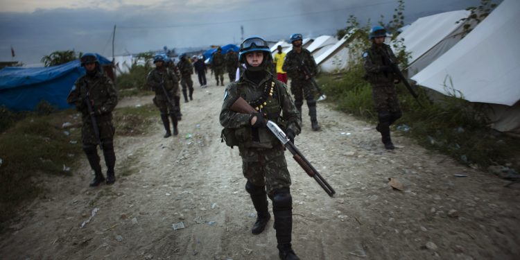 Ayuda Humanitaria a Haití  trajo 20 mil marines y robo