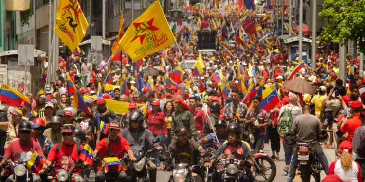 Venezuela, una ola roja contra las sanciones 1 Venezuela, una ola roja contra las sanciones