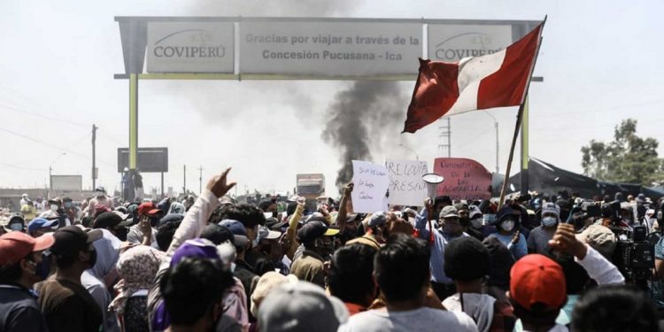 Perú se enciende contra el sistema "corrupto y asesino" 1 Perú se enciende contra el sistema «corrupto y asesino»