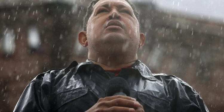 Chávez y el socialismo bolivariano 1 Chávez en la lluvia