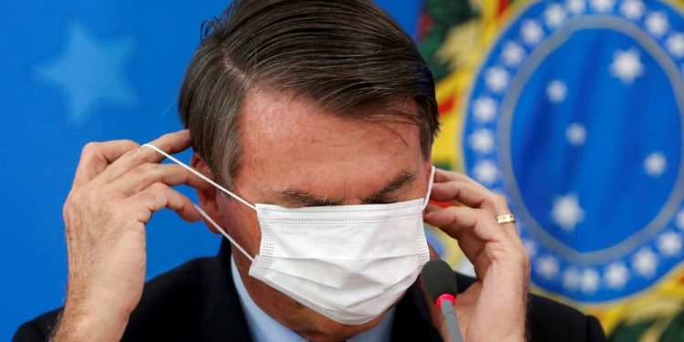 Bolsonaro es la pandemia 1 Bolsonaro con tapabocas mal puesto