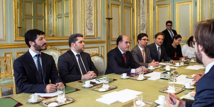 Oponerse a todo 1 TRAIDORES DE LA PATRIA