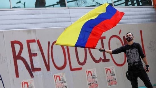 Microfascismos y Revolución Molecular 1 Microfascismos y Revolución Molecular