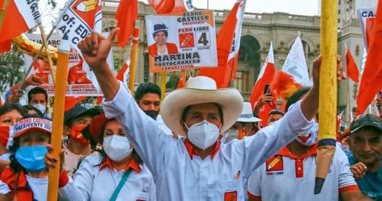 Perú: Pedro Castillo presidente 1 El candidato ha propuesto un cambio hacia una Constitución solidaria, humanista, rescatista y nacionalizadora