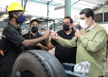 “La clase obrera contra el bloqueo” 5 Trabajadores y Maduro