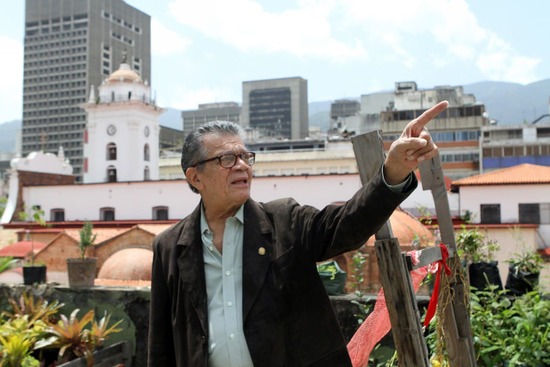 Earle Herrera, el que denunció el robo del periodismo 1 Entrevista-al-profesor-Earle-Herrera