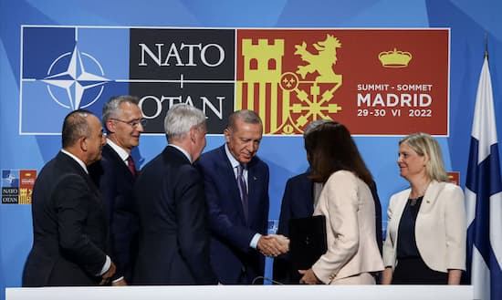 Perspectivas geopolíticas de la cumbre de la OTAN 1 La planeación militar acuñada en la Cumbre de Madrid se dirige a preservar la posición rectora de las potencias occidentales en la vida humana y, especialmente, intenta perpetuar la hegemonía mundial de EE. UU. en la globalización neoliberal