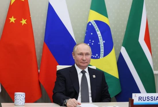 Se acabó la unipolaridad y Putin lo tiene claro 1 El 22 de junio, durante su intervención en el Foro Empresarial de los BRICS, Putin anunció que "el volumen de los suministros de petróleo ruso a China y la India está creciendo notablemente. La cooperación en materia de agricultura se está desarrollando rápidamente