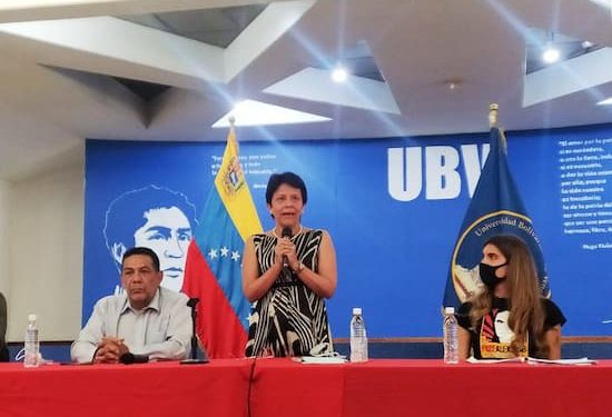 "La revolución debe traer la historia al presente" 1 "La revolución debe traer la historia al presente"