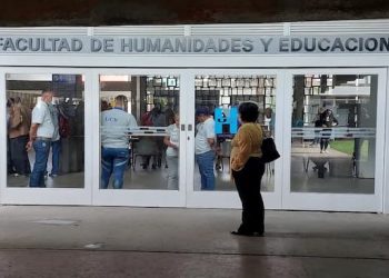 Derecha aplica acta-mata-voto en la UCV 2 La derecha aplica el método acta-mata-voto en la UCV y luego se aplaude a sí misma en una muestra de lo que entienden por “elecciones libres y creíbles”