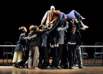 Carlos Arroyo: “El teatro nos ofrece la posibilidad de mirarnos por dentro” 7 El organizador del Festival Internacional de Teatro Progresista, que se realiza en Venezuela entre el 29 de julio y el 7 de agosto, explicó la razón del “apellido” que se le ha puesto en este caso a la actividad teatral