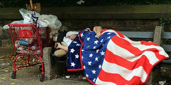 Guerra civil híbrida en EEUU 1 La desigualdad creció pavorosamente y no lo pueden ocultar; por más manejo mediático y de redes que intenten. A eso se suman otros problemas estructurales que padece el país norteamericano