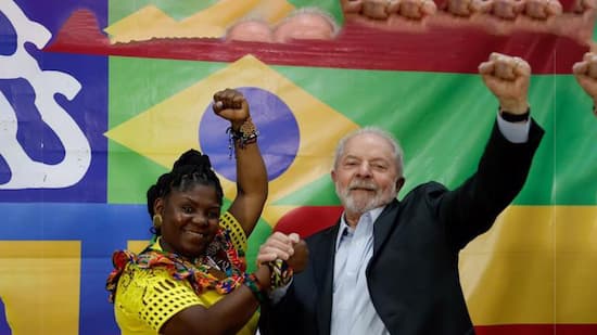 Nueva ola progresista en América Latina 1 Los componentes más radicales que conforman el Pacto Histórico, la coalición de Petro con la que ganó las elecciones, y que está representada principalmente por la vicepresidenta Francia Márquez, feminista afrocolombiana, presionan para darle una nueva cara al país y a la integración latinoamericana