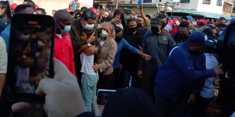 Los eventos torrenciales catastróficos 1 Maduro recorre zonas afectadas de Las Tejerías y garantiza la construcción de nuevas viviendas