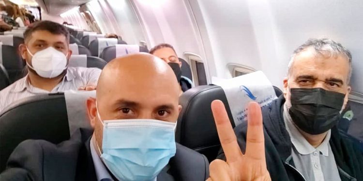 委内瑞拉飞机事件:结局可预见 但表现得沉默 1 Y ahora, ¿quién pagará los daños personales, morales y materiales de este mamarracho jurídico-mediático? ¿Cómo se reconstruirá la deteriorada relación de Buenos Aires con Caracas, cuando aún está retenido el avión porque Washington así lo decreta?