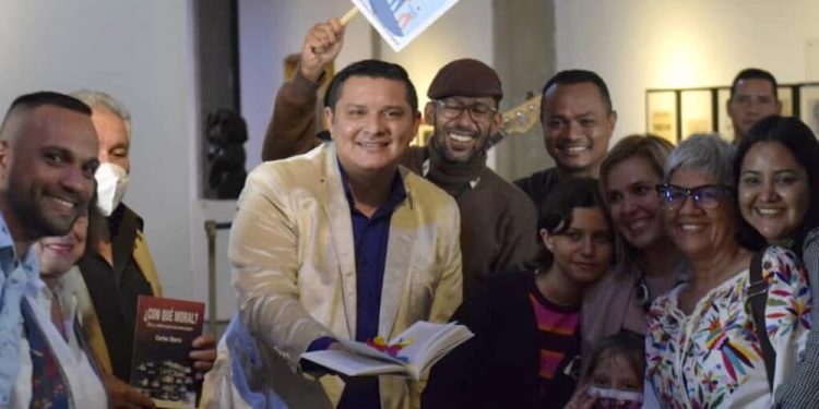 Carlos Sierra presentó ¿Con qué moral? 1 Carlos Sierra presentó ¿Con qué moral