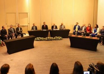 Acuerdos de México: Sigue la batalla por la verdad 4 Sectores derrotados pretenden tergiversar lo pactado para socavar de nuevo el proceso de negociación