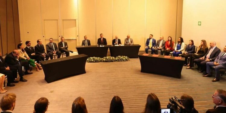 Acuerdos de México: Sigue la batalla por la verdad 1 Sectores derrotados pretenden tergiversar lo pactado para socavar de nuevo el proceso de negociación