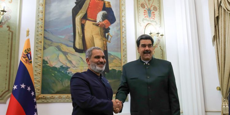 欧佩克+、委内瑞拉和石油地缘政治 1 Venezuela juega un papel clave en la OPEP+ y en el futuro energético mundial, tanto por poseer la mayor cantidad de reservas de hidrocarburos, como por su posición geopolítica, basada en la diplomacia de paz y la construcción de un mundo multicéntrico y multipolar