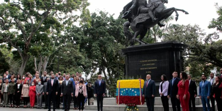 2023 年将是以查韦斯主义胜利开始的政治年 1 La instalación de la Asamblea Nacional demostró, una vez más, quién ejerce el poder constitucional legítimo en Venezuela