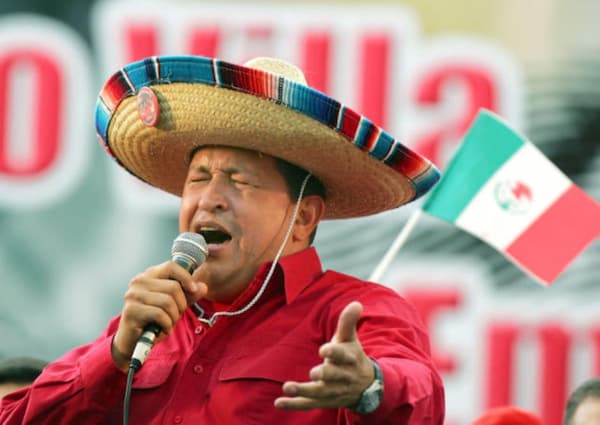 Chávez rompiendo el protocolo 10 años después 2 Cuándo en la vida se había visto que un presidente cantara rancheras